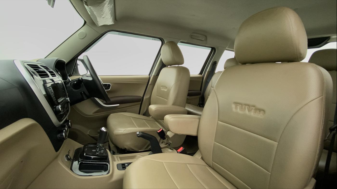 2017 Mahindra TUV300 T8 AT, Diesel, Automatic, 43,657 km, Right Side Front Door Cabin