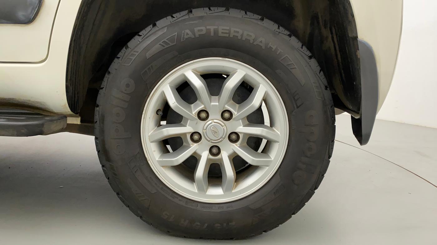 2017 Mahindra TUV300 T8 AT, Diesel, Automatic, 43,657 km, Left Rear Wheel
