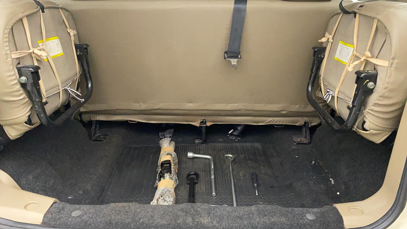 2017 Mahindra TUV300 T8 AT, Diesel, Automatic, 43,657 km, Boot Inside