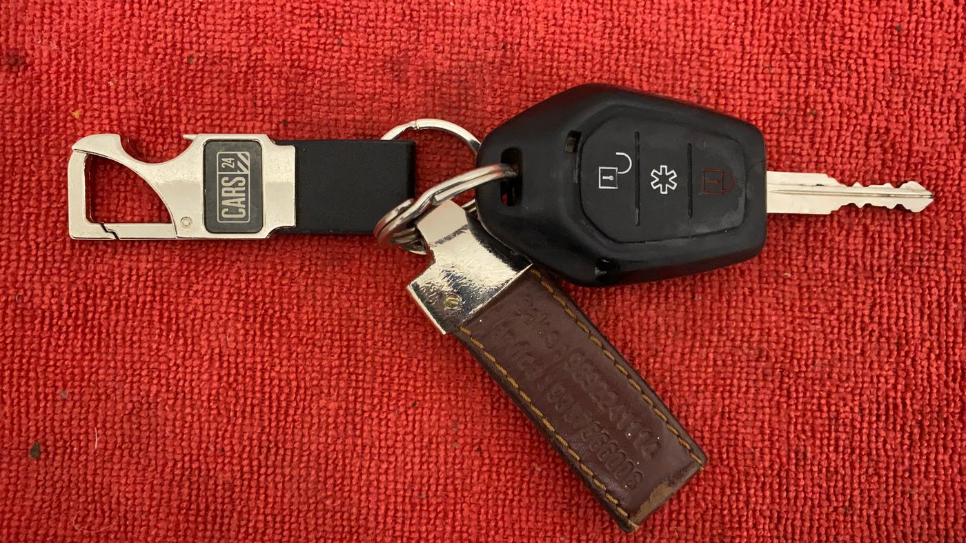 2017 Mahindra TUV300 T8 AT, Diesel, Automatic, 43,657 km, Key Close Up