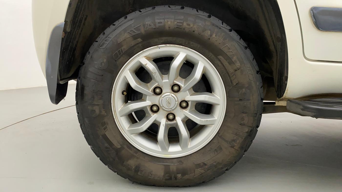 2017 Mahindra TUV300 T8 AT, Diesel, Automatic, 43,657 km, Right Rear Wheel
