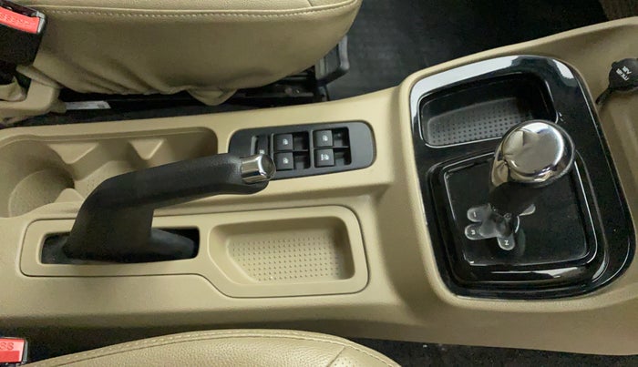 2017 Mahindra TUV300 T8 AT, Diesel, Automatic, 43,657 km, Gear Lever