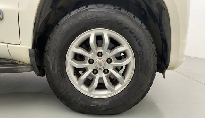 2017 Mahindra TUV300 T8 AT, Diesel, Automatic, 43,657 km, Right Front Wheel