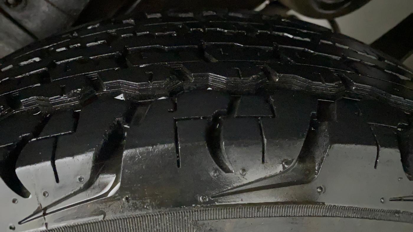 2017 Mahindra TUV300 T8 AT, Diesel, Automatic, 43,657 km, Left Rear Tyre Tread