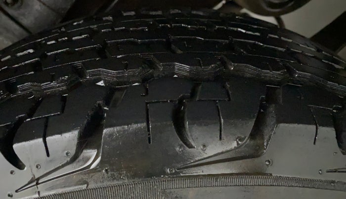 2017 Mahindra TUV300 T8 AT, Diesel, Automatic, 43,657 km, Left Rear Tyre Tread