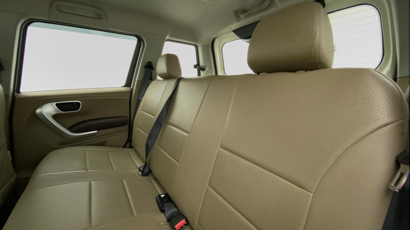 2017 Mahindra TUV300 T8 AT, Diesel, Automatic, 43,657 km, Right Side Rear Door Cabin