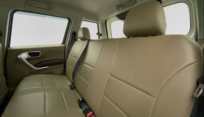 2017 Mahindra TUV300 T8 AT, Diesel, Automatic, 43,657 km, Right Side Rear Door Cabin