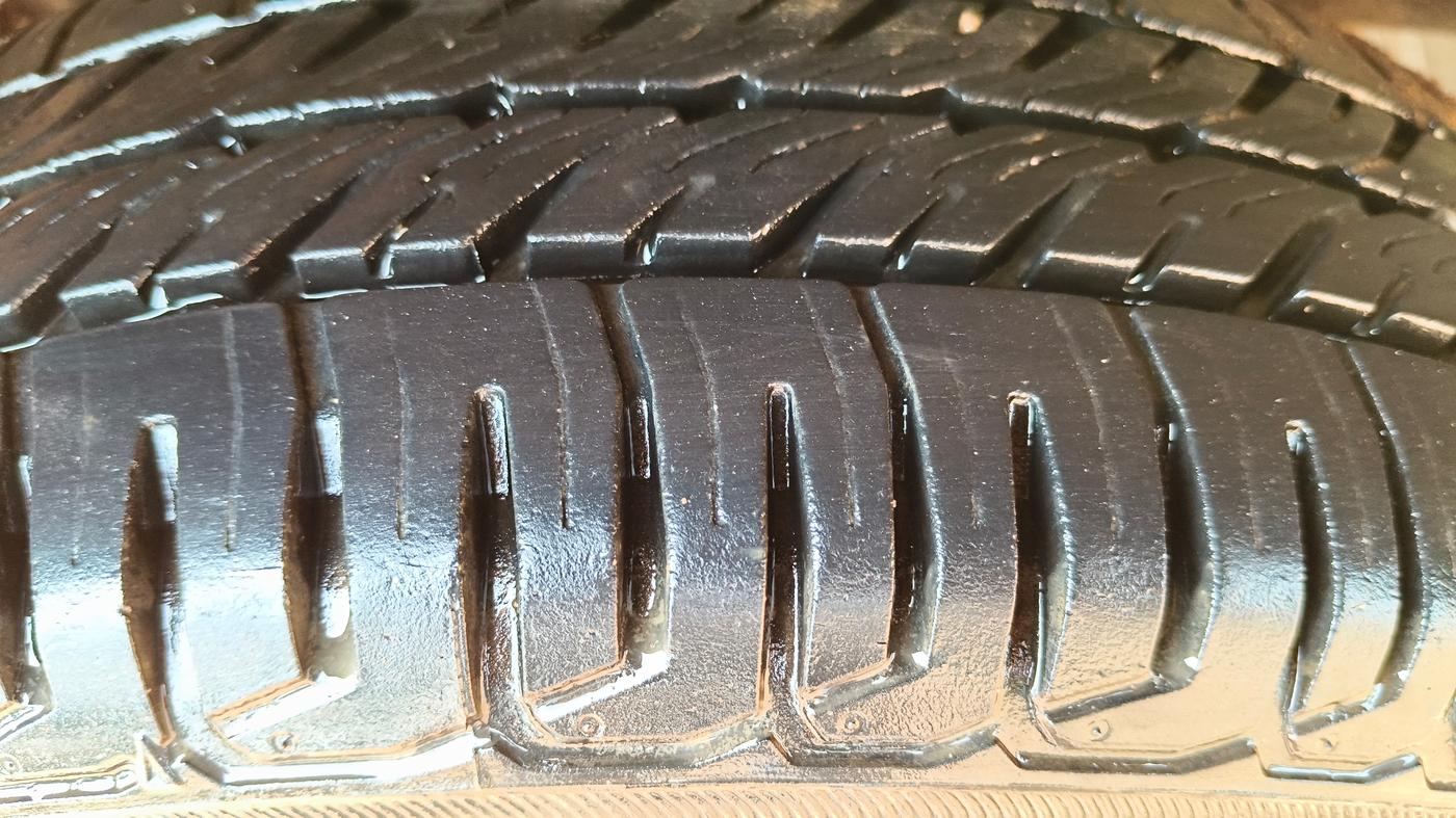 2015 Maruti Wagon R 1.0 VXI, Petrol, Manual, 30,937 km, Right Rear Tyre Tread