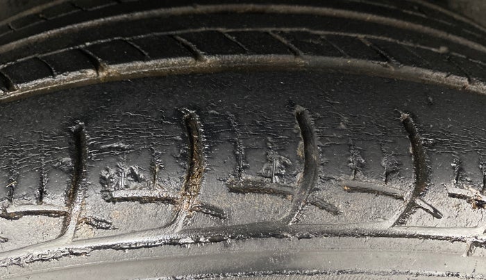 2017 Maruti Ciaz DELTA DIESEL 1.3, Diesel, Manual, 60,888 km, Left Rear Tyre Tread