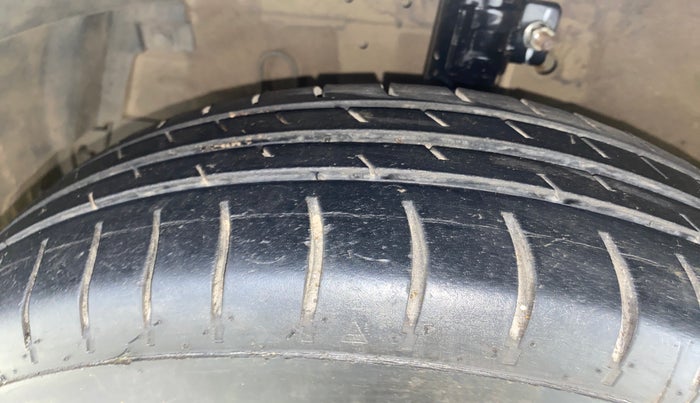 2015 Maruti Swift Dzire VXI, Petrol, Manual, 66,600 km, Left Front Tyre Tread