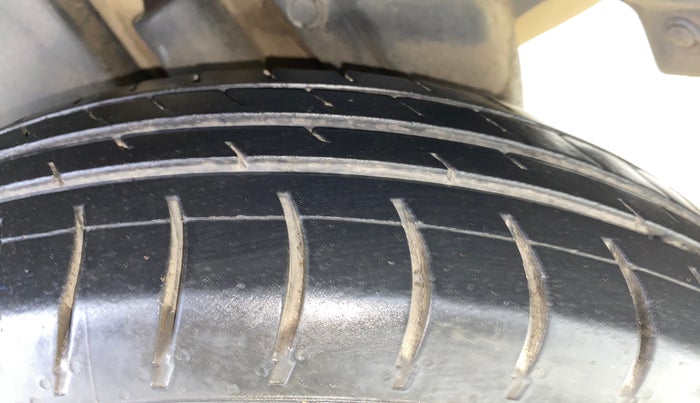 2015 Maruti Swift Dzire VXI, Petrol, Manual, 66,600 km, Left Rear Tyre Tread