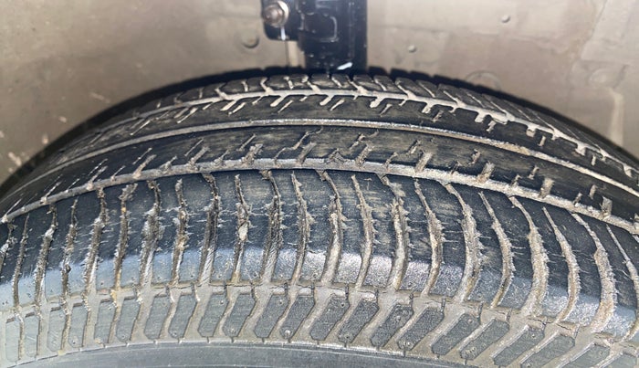 2015 Maruti Swift Dzire VXI, Petrol, Manual, 66,600 km, Right Front Tyre Tread