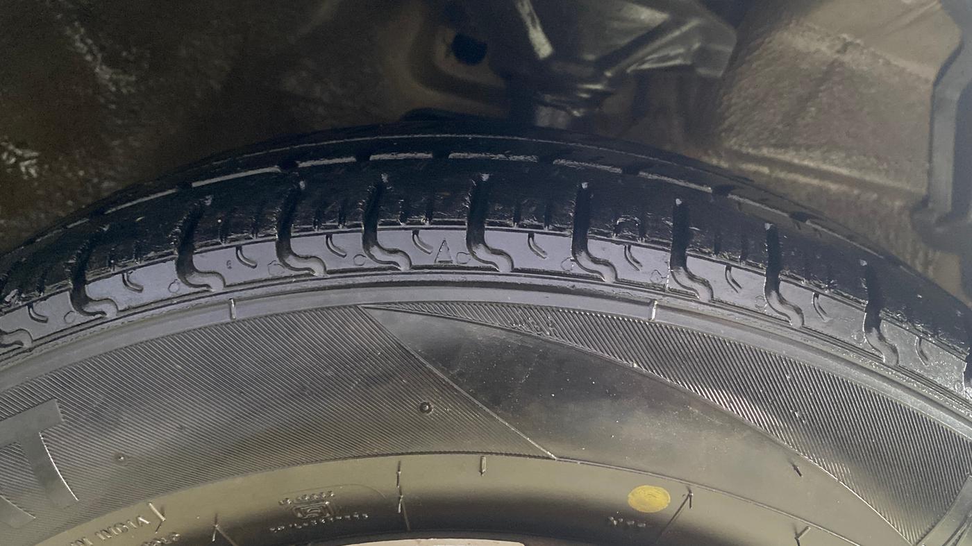 2014 Maruti Celerio VXI CNG, CNG, Manual, 1,09,624 km, Right Front Tyre Tread