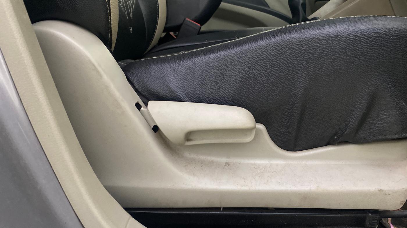 2014 Maruti Celerio VXI CNG, CNG, Manual, 1,09,624 km, Driver Side Adjustment Panel