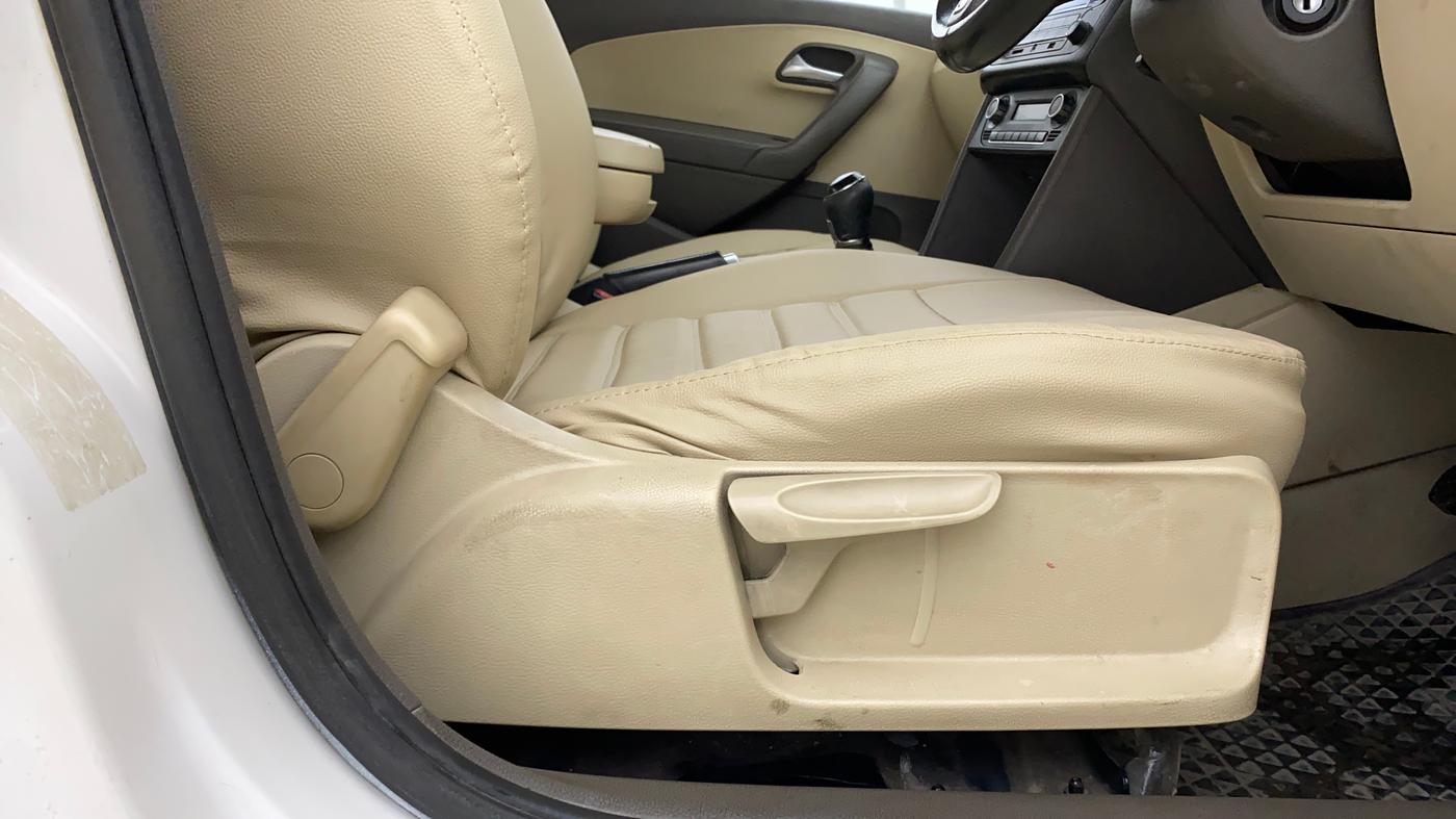 2014 Volkswagen Vento HIGHLINE DIESEL 1.6, Diesel, Manual, 80,340 km, Driver Side Adjustment Panel
