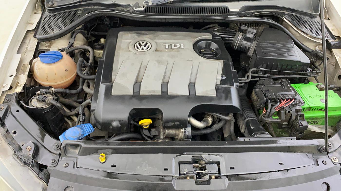 2014 Volkswagen Vento HIGHLINE DIESEL 1.6, Diesel, Manual, 80,340 km, Engine View - Right