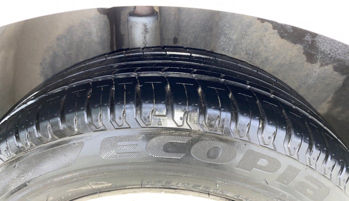 2014 Volkswagen Vento HIGHLINE DIESEL 1.6, Diesel, Manual, 80,229 km, Right Rear Tyre Tread