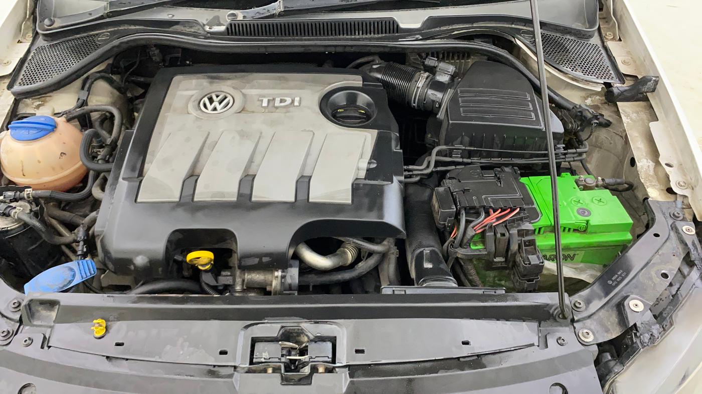 2014 Volkswagen Vento HIGHLINE DIESEL 1.6, Diesel, Manual, 80,340 km, Engine View - Left
