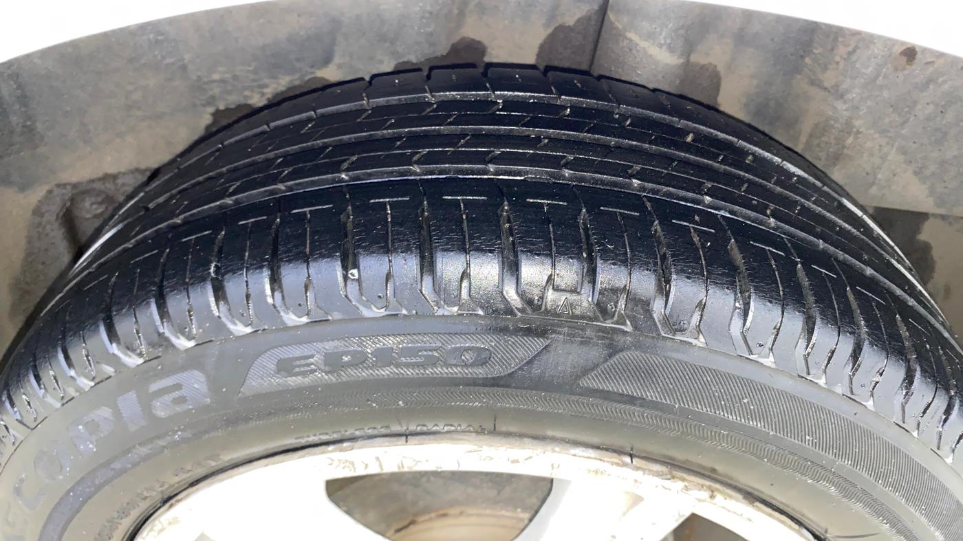 2014 Volkswagen Vento HIGHLINE DIESEL 1.6, Diesel, Manual, 80,340 km, Left Rear Tyre Tread