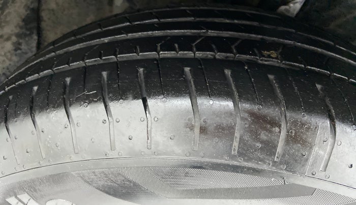 2015 Hyundai Creta 1.6 SX CRDI, Diesel, Manual, Right Front Tyre Tread