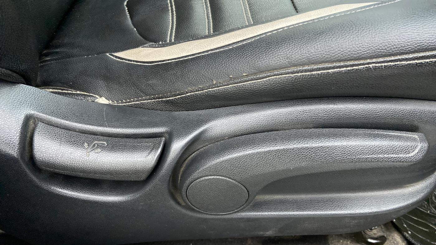 2015 Hyundai Creta 1.6 SX CRDI, Diesel, Manual, Driver Side Adjustment Panel