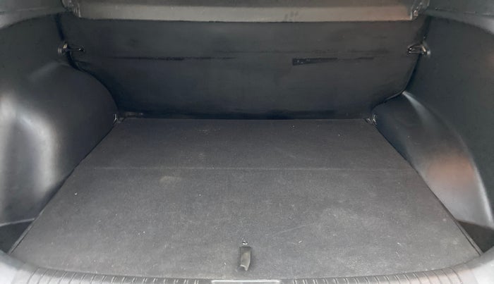2015 Hyundai Creta 1.6 SX CRDI, Diesel, Manual, Boot Inside