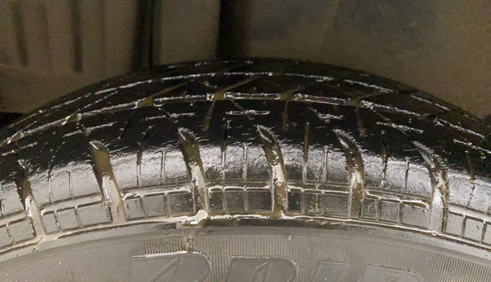 2014 Maruti Swift VXI, Petrol, Manual, 81,951 km, Right Rear Tyre Tread