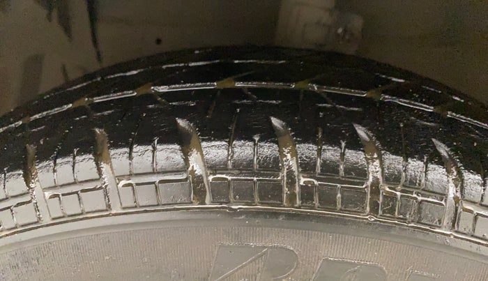 2014 Maruti Swift VXI, Petrol, Manual, 81,951 km, Left Front Tyre Tread