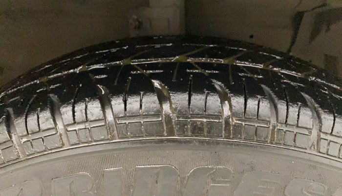 2014 Maruti Swift VXI, Petrol, Manual, 81,951 km, Right Front Tyre Tread