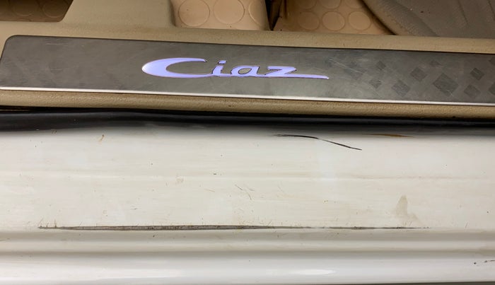 2018 Maruti Ciaz ALPHA DIESEL 1.3, Diesel, Manual, 1,03,357 km, Right running board - Minor scratches