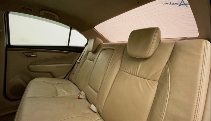 2018 Maruti Ciaz ALPHA DIESEL 1.3, Diesel, Manual, 1,03,357 km, Right Side Rear Door Cabin