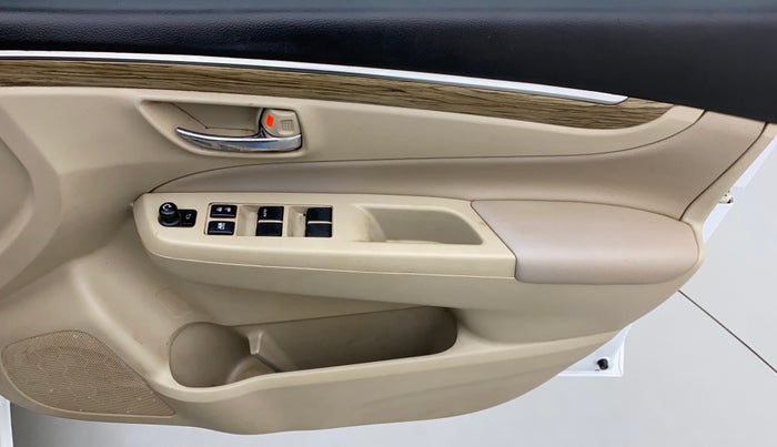 2018 Maruti Ciaz ALPHA DIESEL 1.3, Diesel, Manual, 1,03,357 km, Driver Side Door Panels Control
