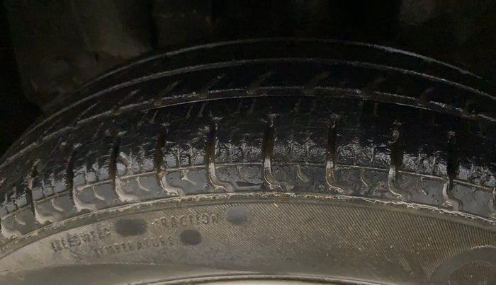 2016 Renault Kwid RXT 0.8, Petrol, Manual, 28,608 km, Left Front Tyre Tread