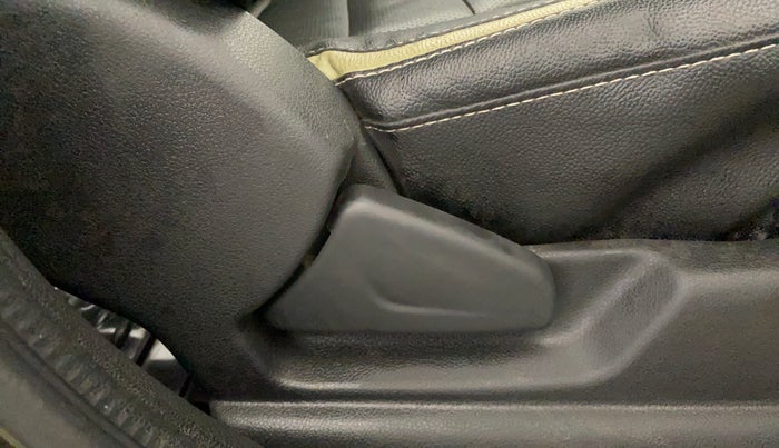 2016 Renault Kwid RXT 0.8, Petrol, Manual, 28,608 km, Driver Side Adjustment Panel