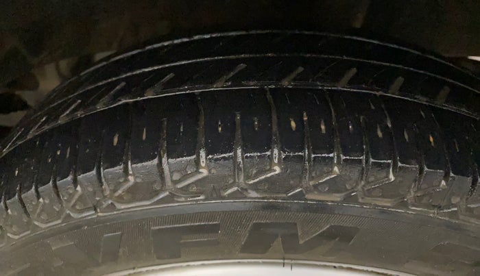 2016 Renault Kwid RXT 0.8, Petrol, Manual, 28,608 km, Left Rear Tyre Tread