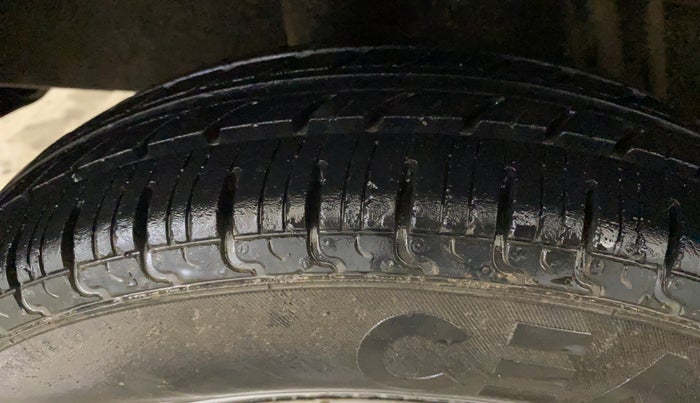 2016 Renault Kwid RXT 0.8, Petrol, Manual, 28,608 km, Right Rear Tyre Tread