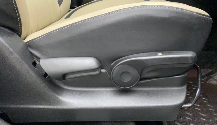 2021 Toyota URBAN CRUISER PREMIUM MT, Petrol, Manual, 18,370 km, Driver Side Adjustment Panel