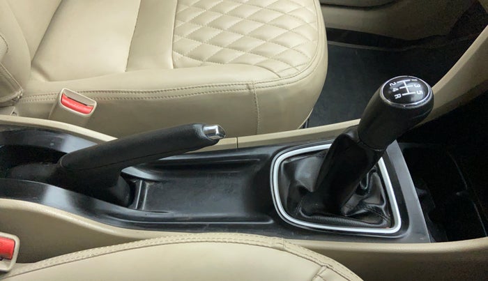 2016 Maruti Ciaz ZDI SHVS HYBIRD, Diesel, Manual, 1,43,966 km, Gear Lever