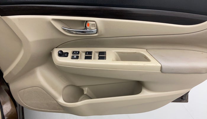 2016 Maruti Ciaz ZDI SHVS HYBIRD, Diesel, Manual, 1,43,966 km, Driver Side Door Panel Controls