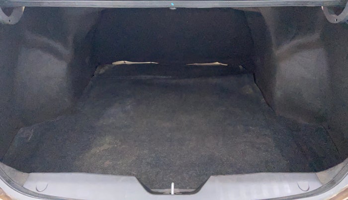 2016 Maruti Ciaz ZDI SHVS HYBIRD, Diesel, Manual, 1,43,966 km, Boot Inside View