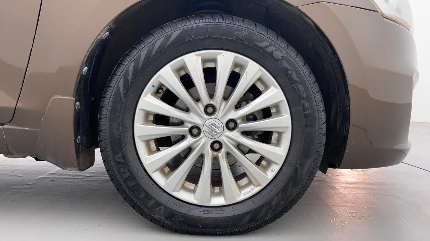 2016 Maruti Ciaz ZDI SHVS HYBIRD, Diesel, Manual, 1,43,966 km, Right Front Tyre
