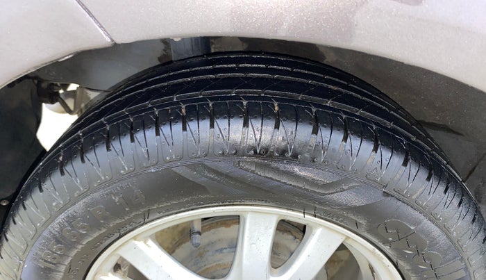 2013 Honda Brio VX MT, Petrol, Manual, 1,06,631 km, Right Rear Tyre Tread