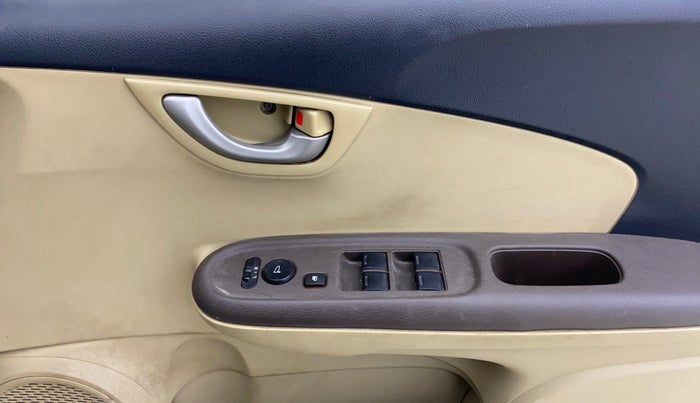 2013 Honda Brio VX MT, Petrol, Manual, 1,06,631 km, Driver Side Door Panels Control