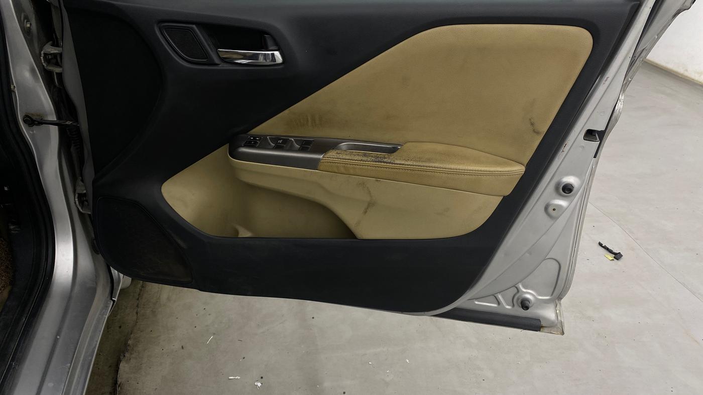 2015 Honda City 1.5L I-VTEC VX CVT, Petrol, Automatic, 1,14,945 km, Driver Side Door Panels Control