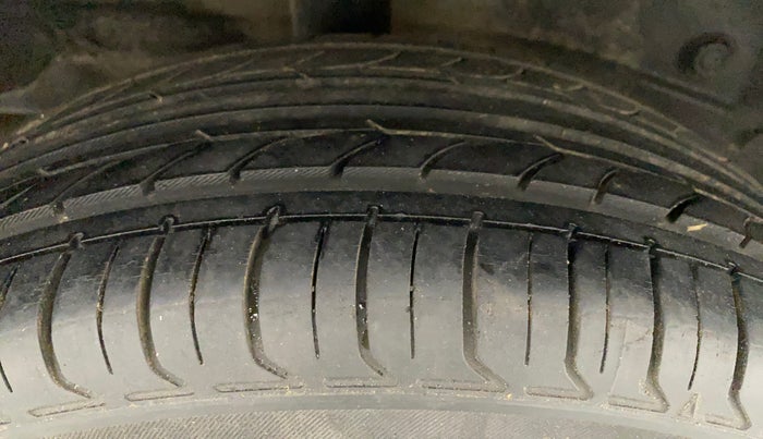 2012 Toyota Etios G, Petrol, Manual, 60,372 km, Right Rear Tyre Tread