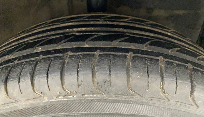 2012 Toyota Etios G, Petrol, Manual, 60,372 km, Right Front Tyre Tread