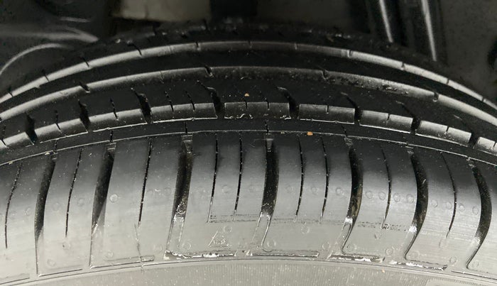 2021 Renault Duster RXZ 1.3 TURBO MT, Petrol, Manual, 7,353 km, Right Rear Tyre Tread
