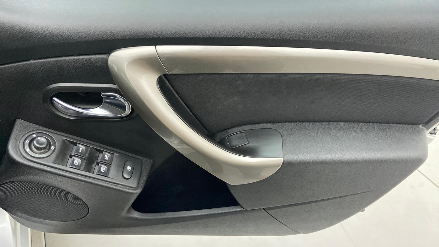 2021 Renault Duster RXZ 1.3 TURBO MT, Petrol, Manual, 7,353 km, Driver Side Door Panels Control