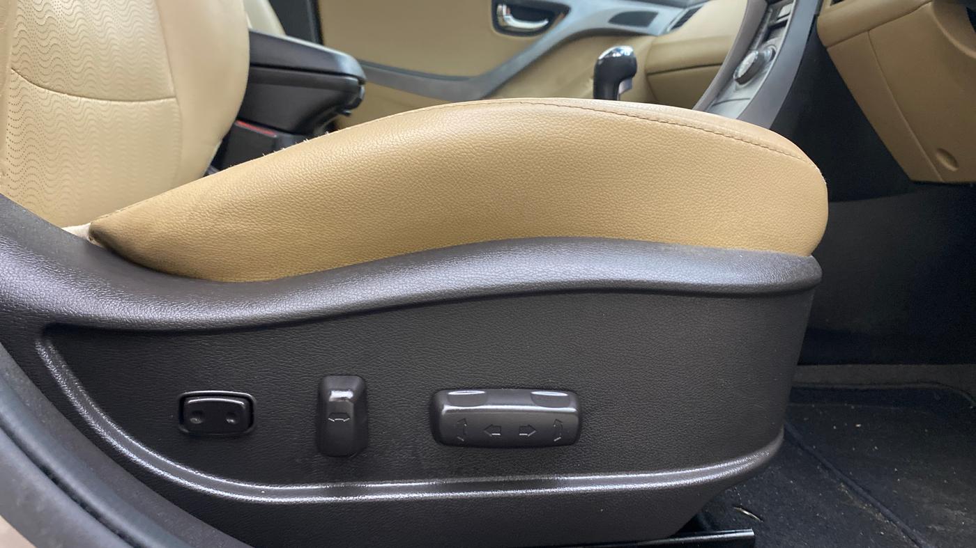 2013 Hyundai New Elantra 1.8 SX MT VTVT, Petrol, Manual, 1,15,979 km, Driver Side Adjustment Panel
