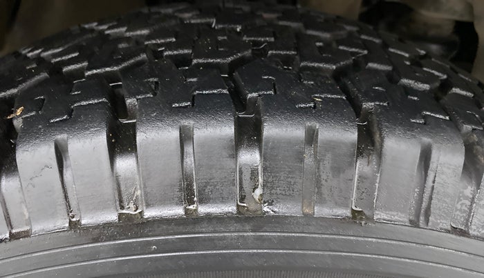 2016 Mahindra TUV300 T8, Diesel, Manual, 58,143 km, Right Front Tyre Tread